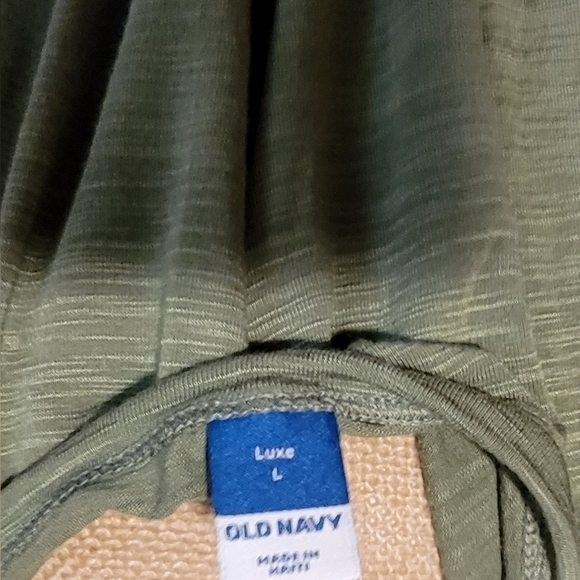 OLD Navy Olive Green Scoop Neck Tunic/Tshirt. Size L. - Picture 3 of 3